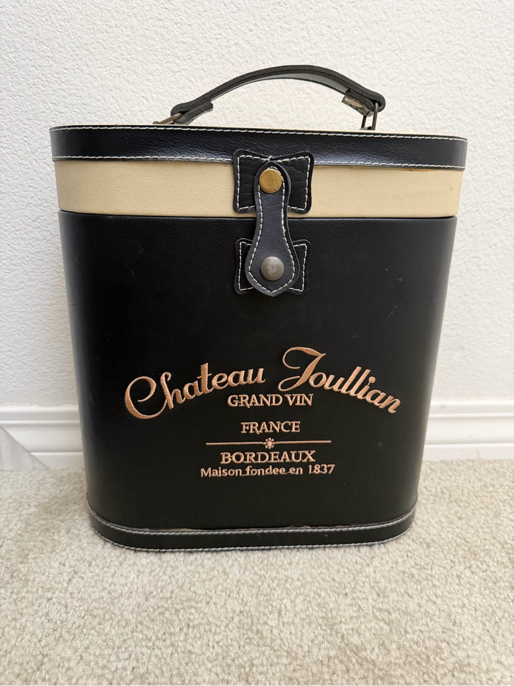 Chateau Joullian Grand Vin Bordeaux Double Wine Bottle Carrier Case Black Cream